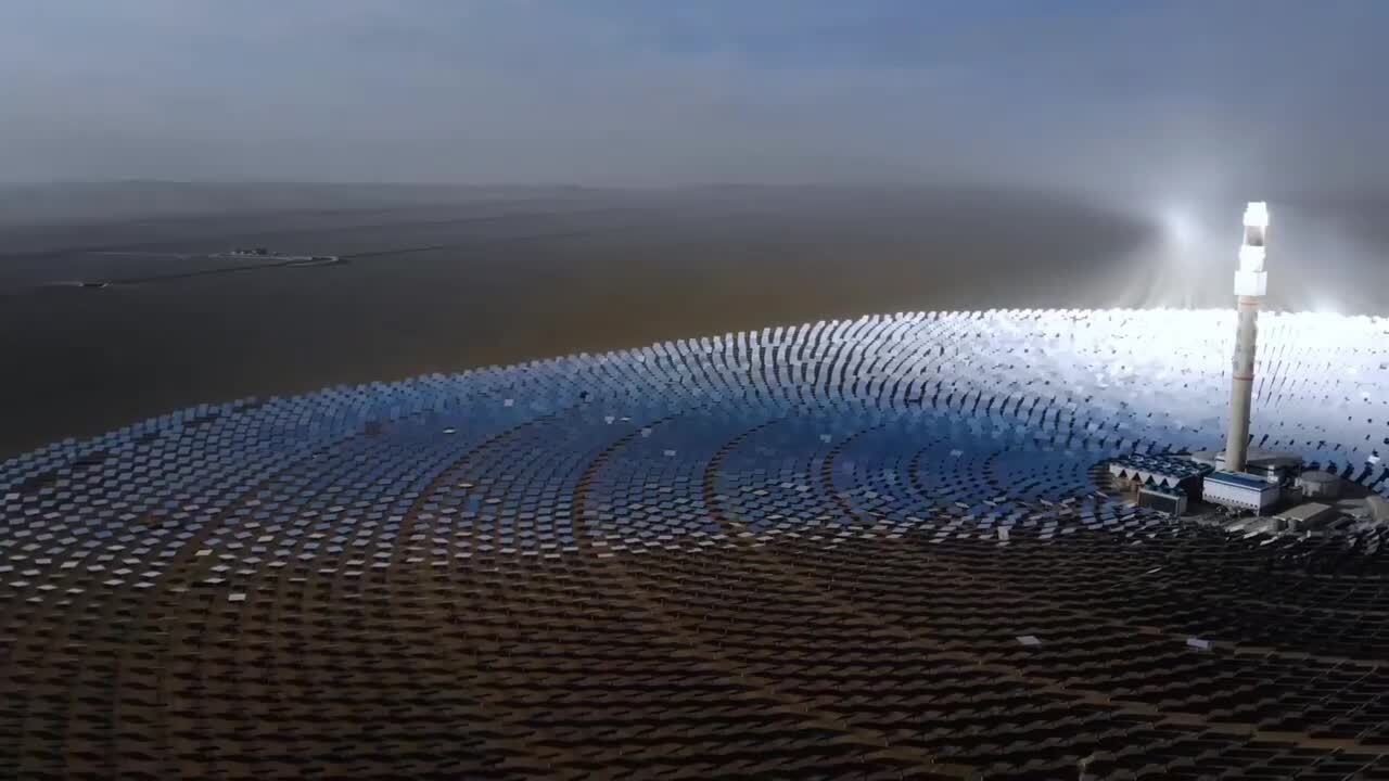 動画 中国最大規模の１００ｍｗ級光熱発電所 甘粛省敦煌市 写真1枚 国際ニュース Afpbb News