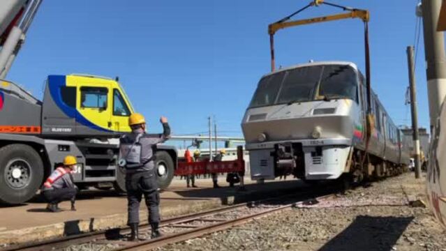 JR九州、衝突事故の復旧訓練 クレーンで脱線車両つる - 日本経済新聞