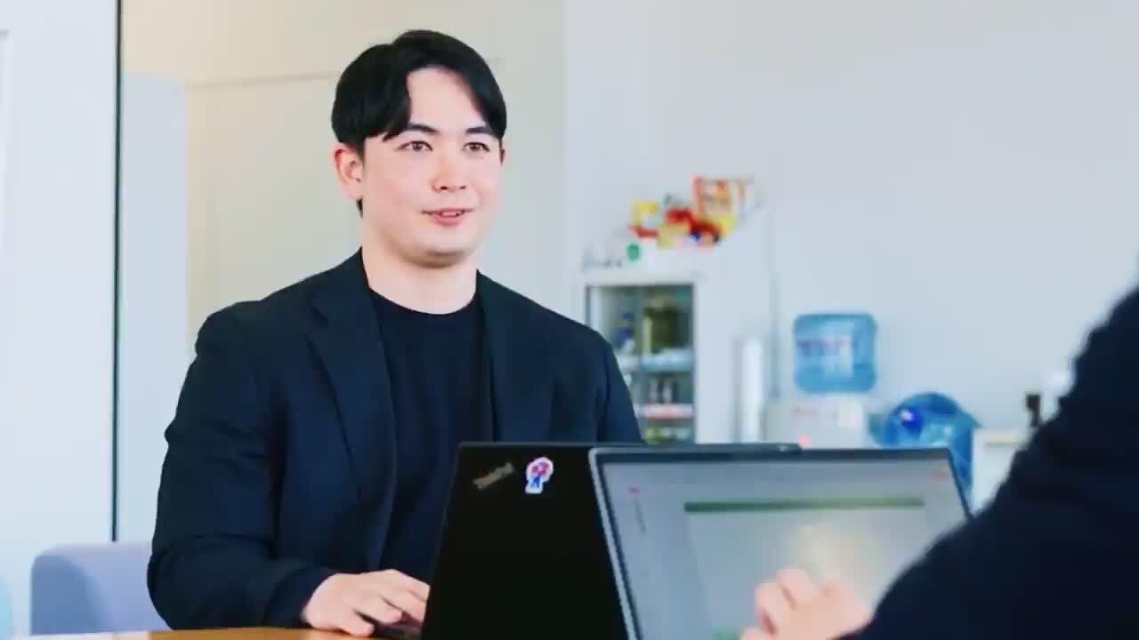 【日立コンサルティング】社員インタビュー動画｜イノベーション&ストラテジーディビジョンカーク龍一さんのサムネイル