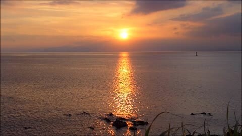 価格.com - 『夕焼け、トンボと違いほぼオリジナル画質のままです