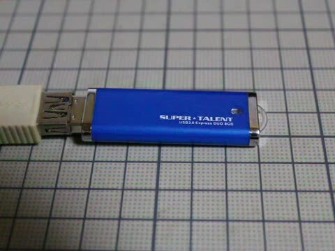 昔のUSBメモリの方が4KReadは早かった！』 SUPER TALENT Express