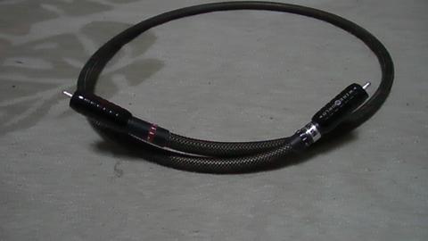 特徴がないようで特徴的なケーブル。ワイヤーワールド。』 Wire World