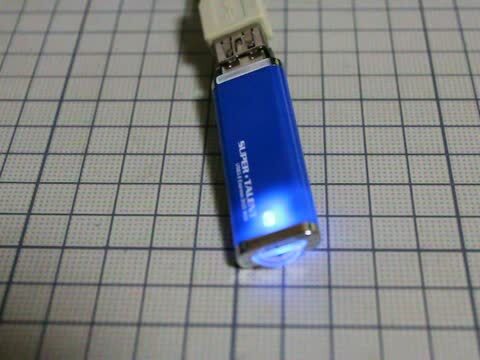 昔のUSBメモリの方が4KReadは早かった！』 SUPER TALENT Express