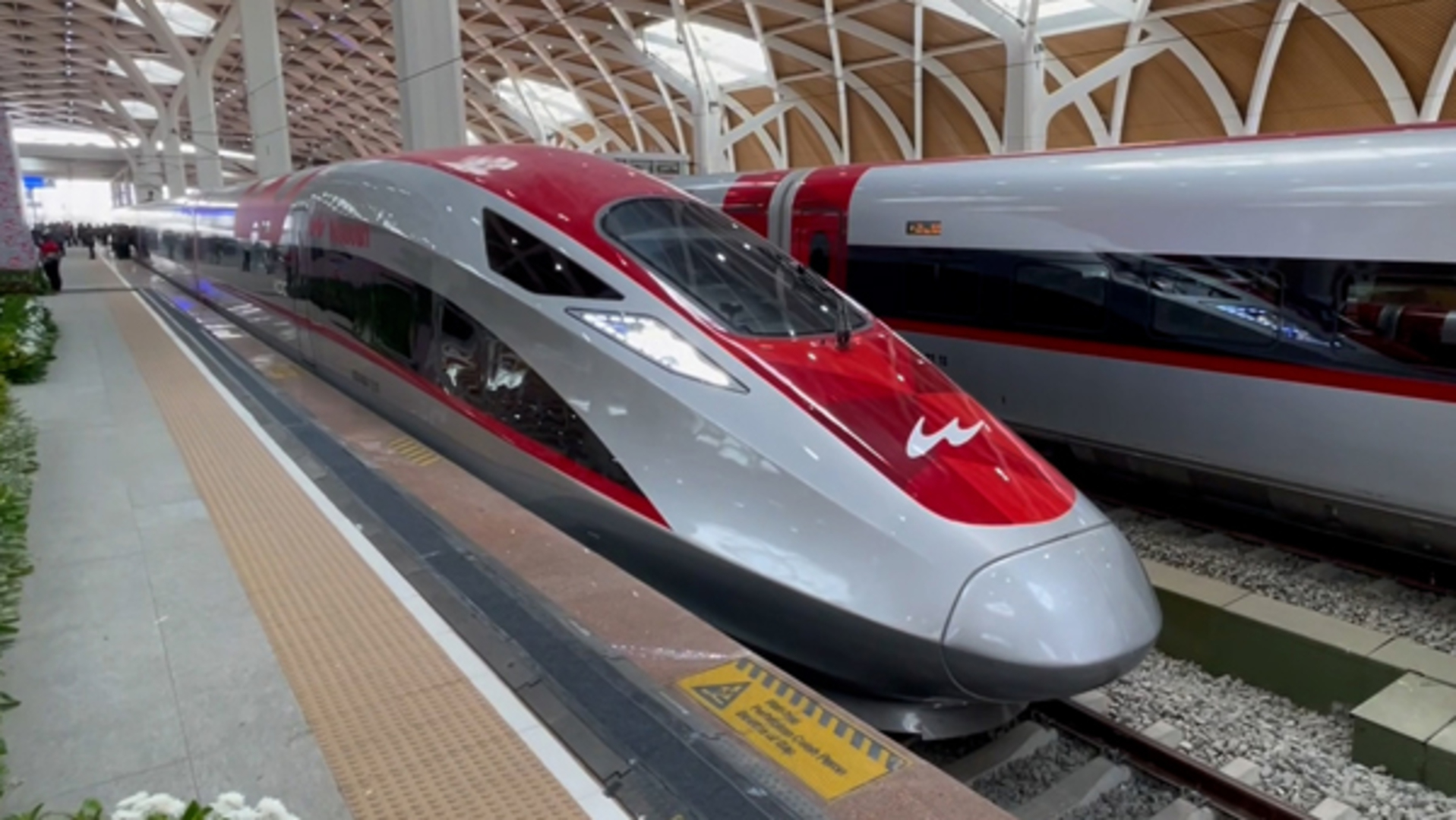 インドネシア、中国主導の高速鉄道が開業 延伸構想も - 日本経済新聞
