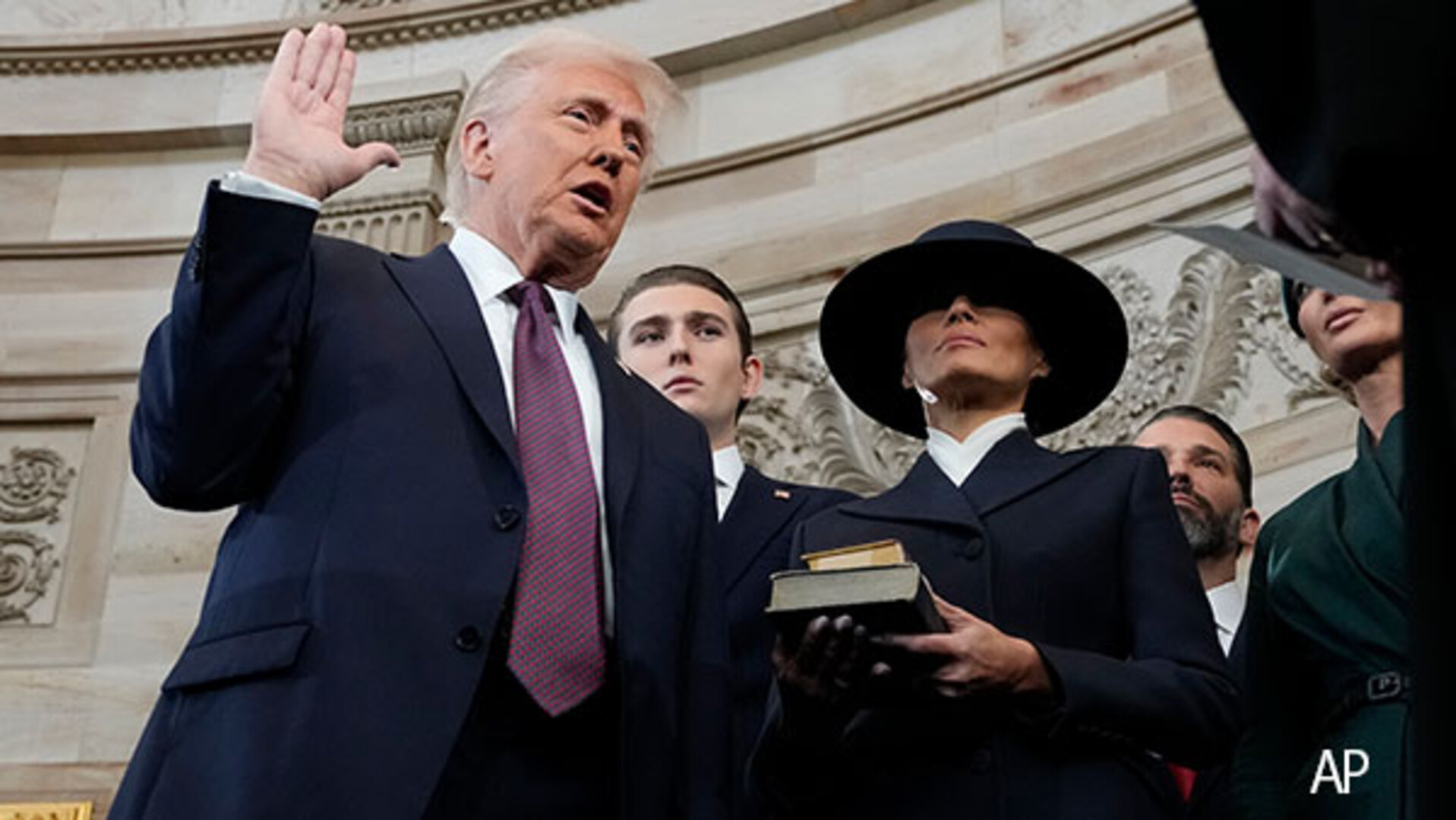 トランプ氏「米国第一で黄金時代」 第47代大統領に就任 - 日本経済新聞