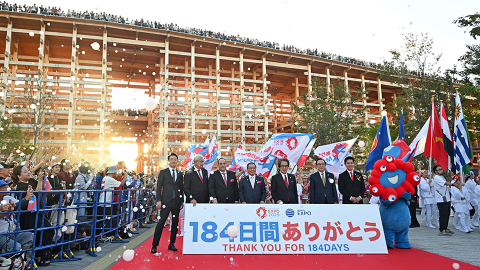 大阪・関西万博さようなら 涙浮かべる帰宅客【閉幕タイムライン