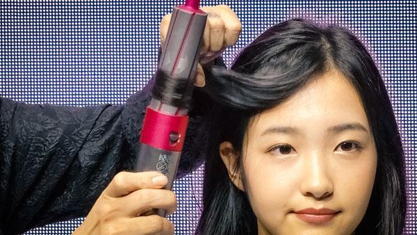 英ダイソン、風の力で髪を巻くヘアカーラー発売 - 日本経済新聞