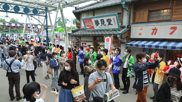 西武園ゆうえんち が改装開業 昭和の街並み再現 日本経済新聞