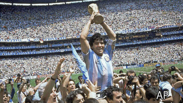 マラドーナさん死去 サッカー界のスーパースター - 日本経済新聞