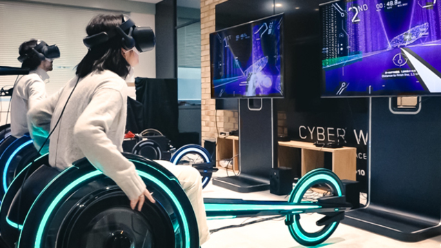 プルオーバー　マシン　健常者と車椅子 パラアスリート 試作１号 パラスポーツの進化を体感 用具が飛躍支える - 日本経済新聞