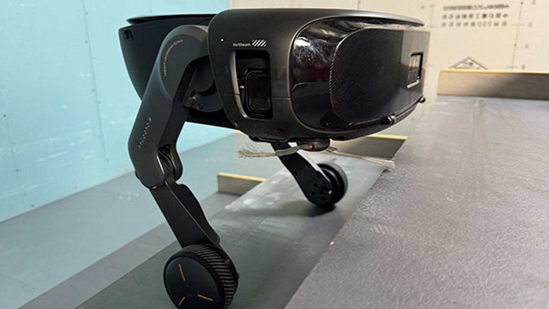 中国ロボット掃除機、階段も上る 安さより技術で世界シェア7割 - 日本