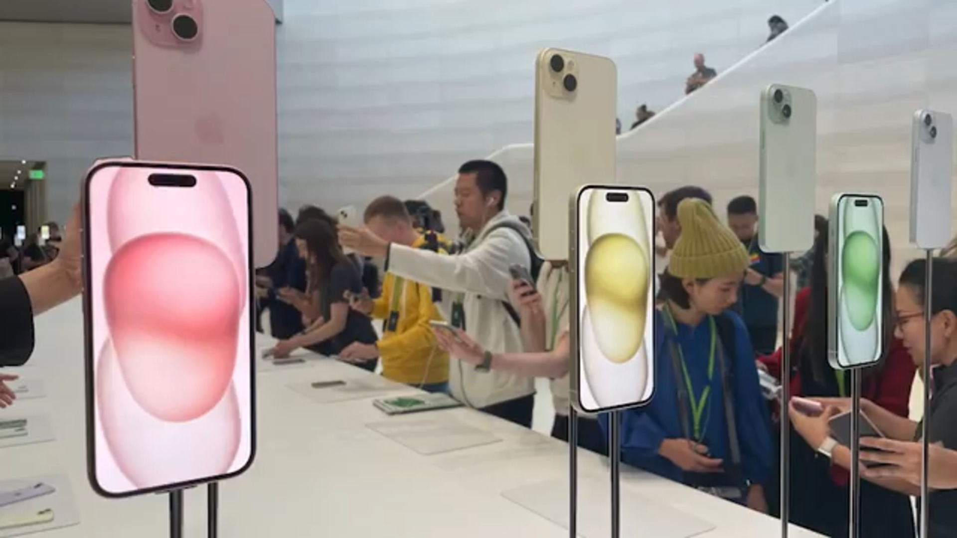 iPhone 15発表 USB Type-C搭載、最上位機種は19万円弱 - 日本 iPhone 15発表 USB Type-C搭載、最上位機種は19万円弱 - 日本
