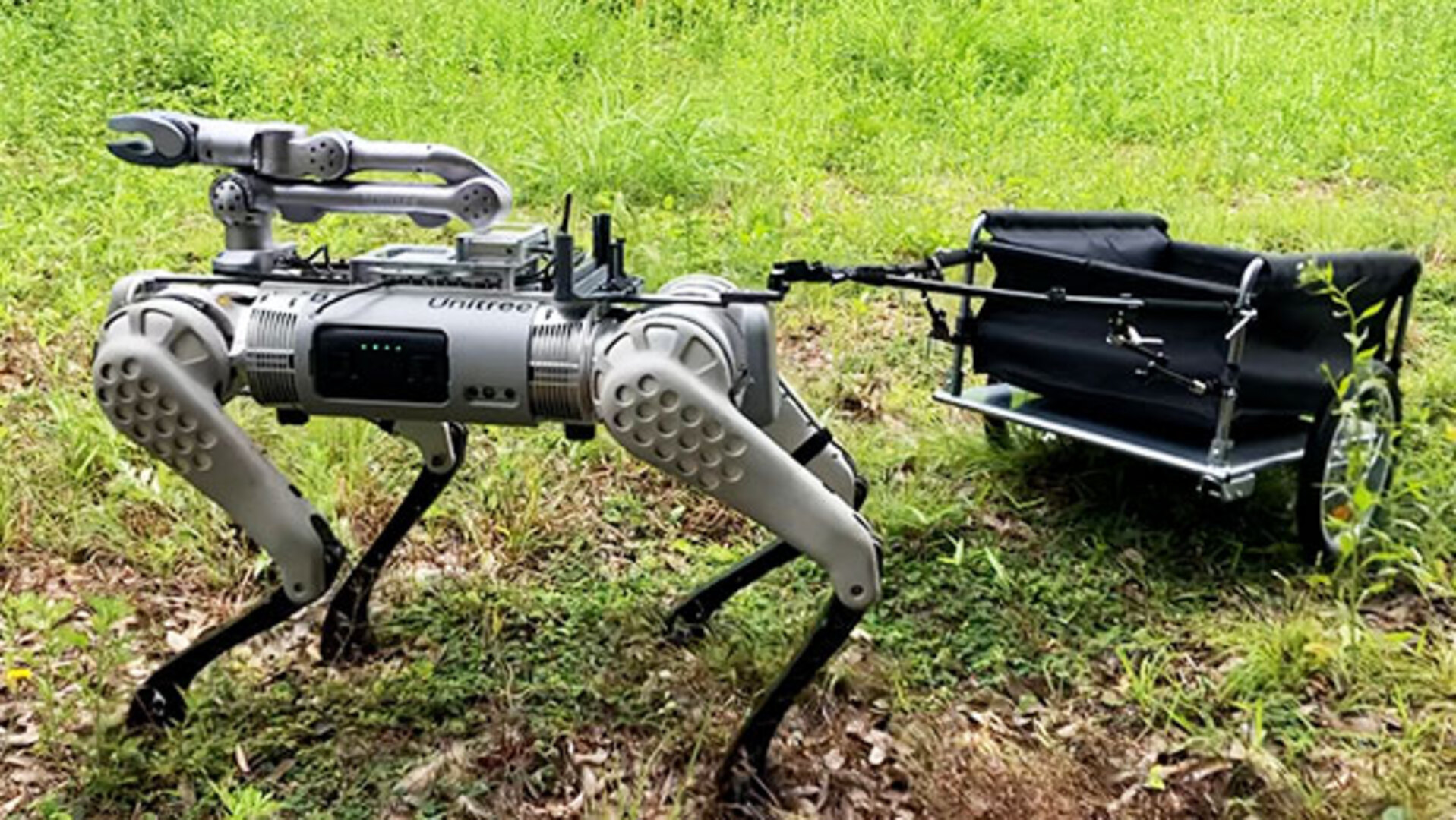 建築研究所、4足歩行ロボットがチームプレーで災害救助 - 日本