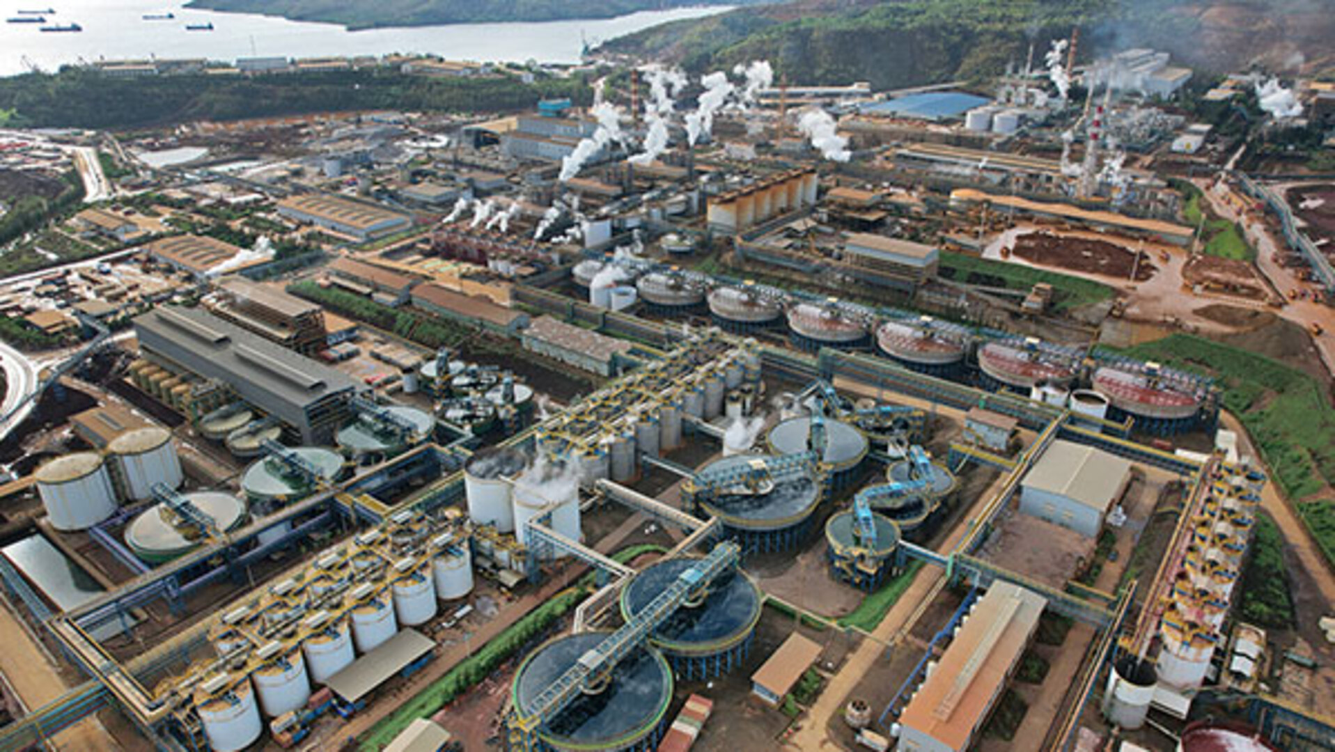 インドネシア・トリメガ、ニッケル生産2倍 EV減速も強気 - 日本経済新聞