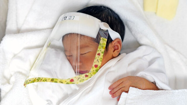 新生児守る フェースシールド導入 映像 日本経済新聞