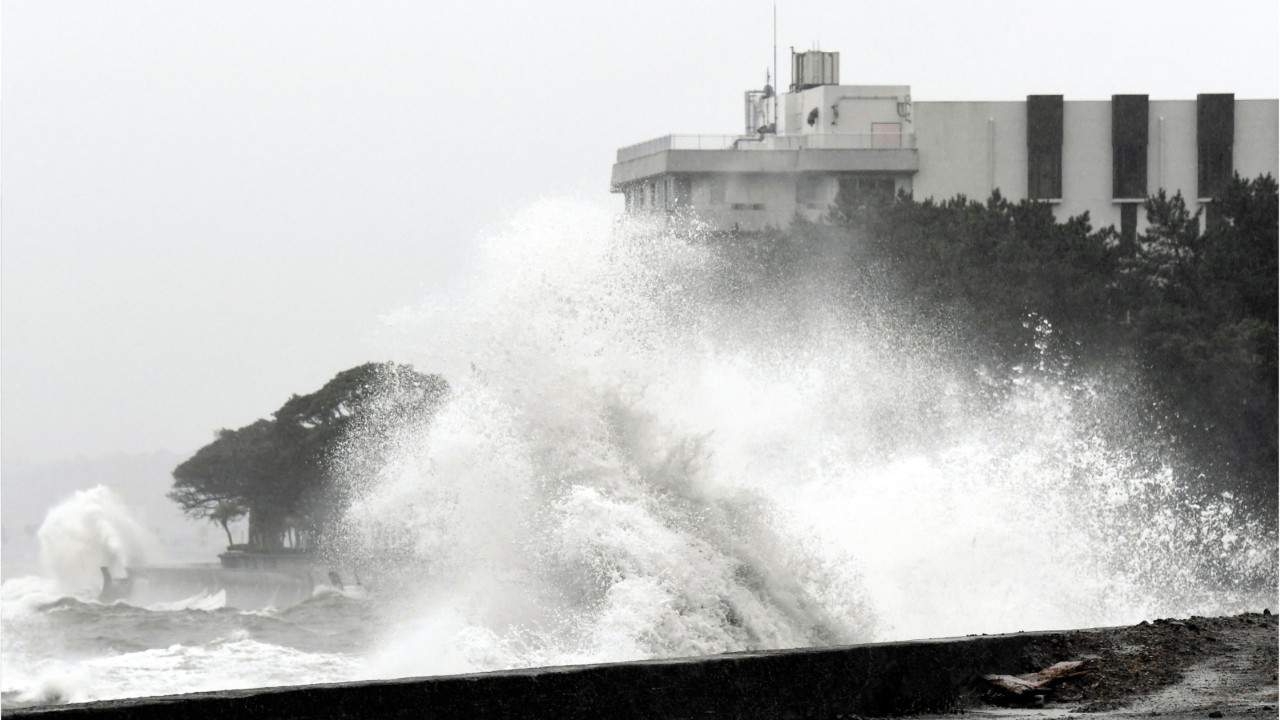 台風10号 鹿児島 奄美へ 特別警報の可能性は弱まる 動画 朝日新聞デジタル