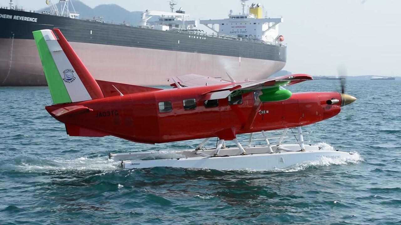 紅の豚」の飛行艇だ 水陸両用機で遊覧飛行、人気 [広島県]：朝日新聞