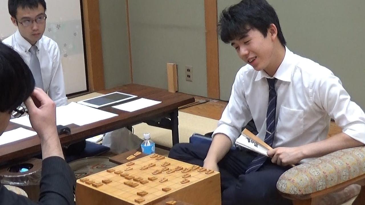 藤井聡太七段が4強入り 将棋の新人王戦：朝日新聞