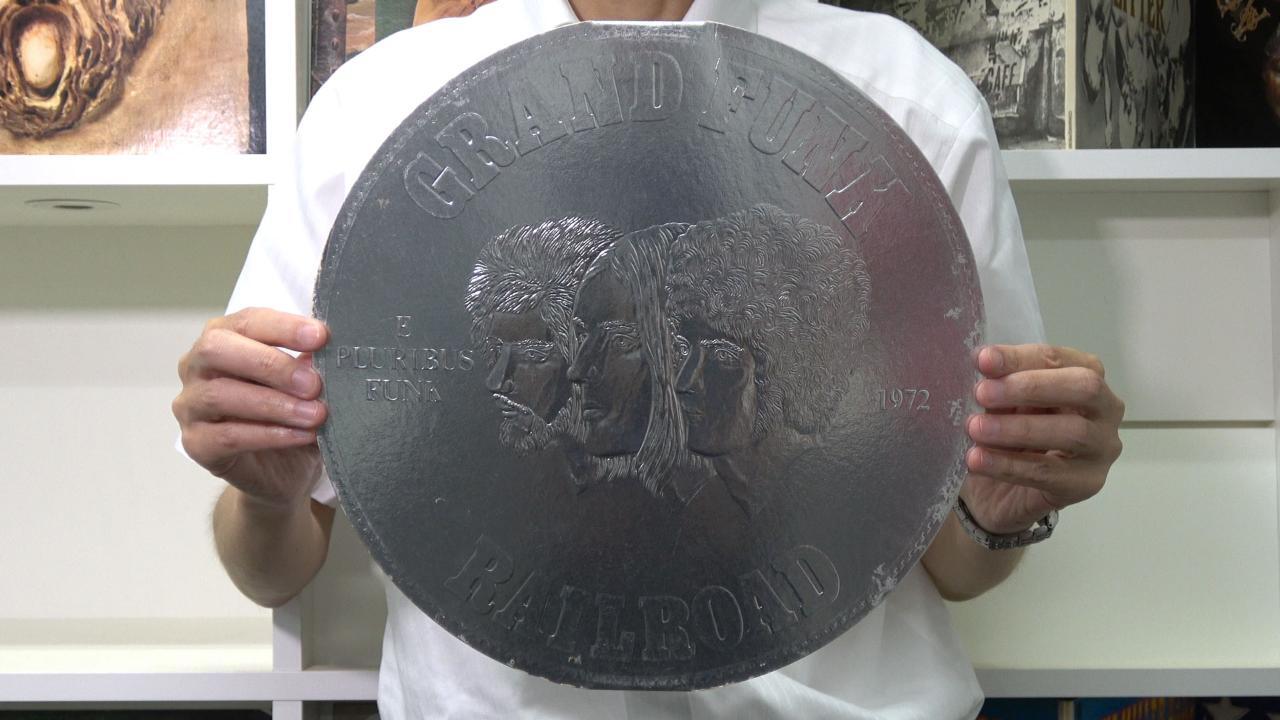 真四角って誰が決めた!? 何でもありの変型ジャケット