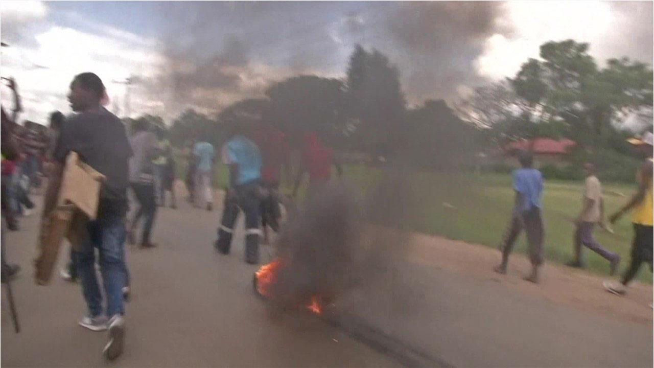 給油リッター３６０円に悲鳴「ムガベ後」ジンバブエ苦悩：朝日新聞