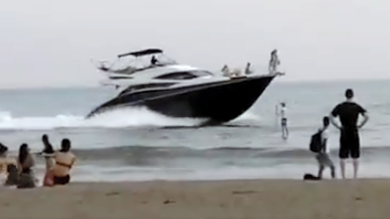 クルーザー　海水浴 