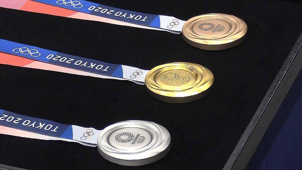 五輪のメダル デザインを発表 輝くエネルギー様々に 東京オリンピック 朝日新聞デジタル