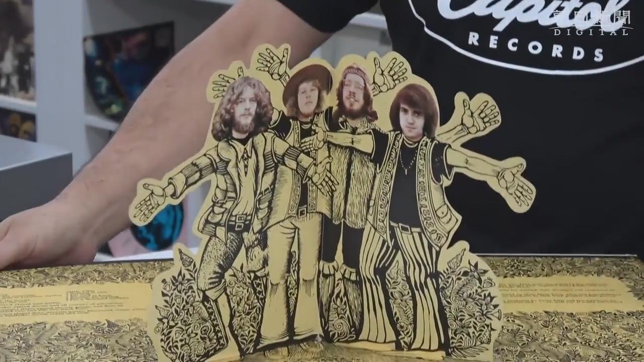 気分もあがる仕掛け 王道のポップアップ・ジャケ