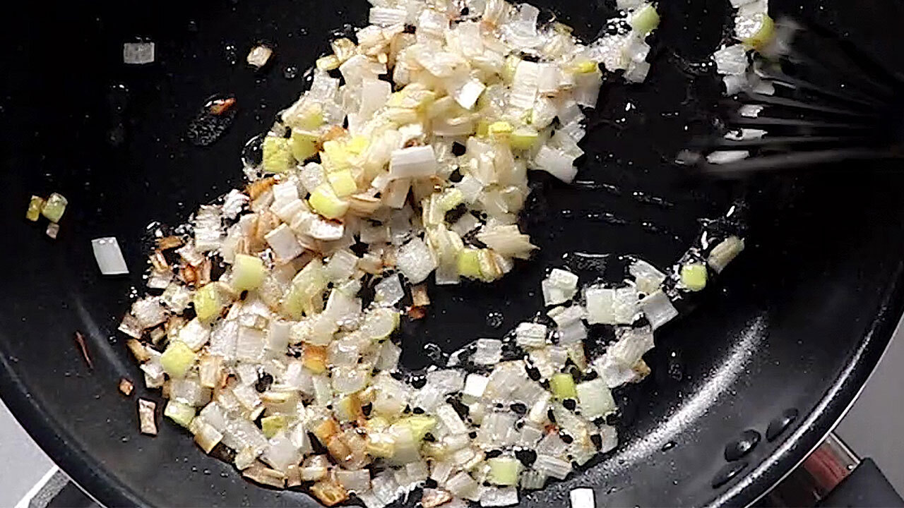 焦がしネギ香るチャーハン 具はサケでもベーコンでも 朝日新聞デジタル