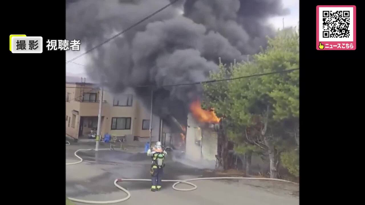 大量の黒煙で周辺は騒然_倉庫にあった車に”溶接作業の火”が燃え移っ