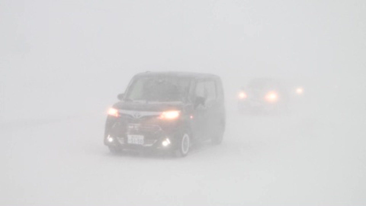 ホワイトアウトで非常に見にくい」日本海側 低気圧で猛吹雪 JRは61本