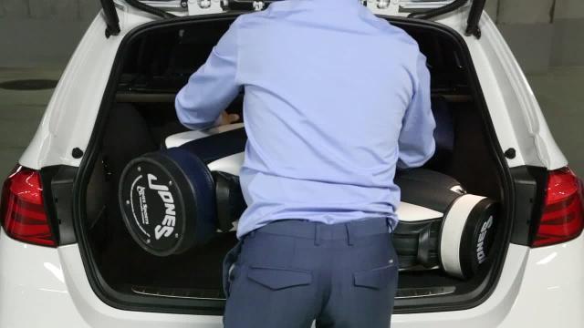BMWにキャディバッグが何個積めるか試した - BRUDER