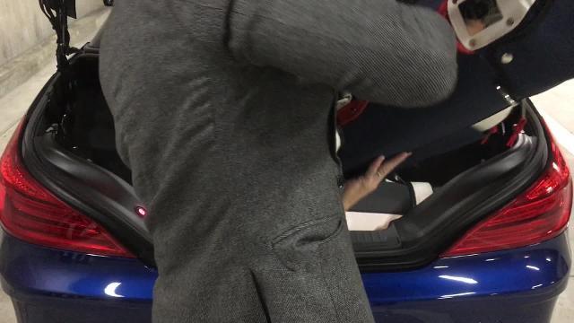 メルセデス・ベンツにキャディバッグが何個積めるか試した - BRUDER