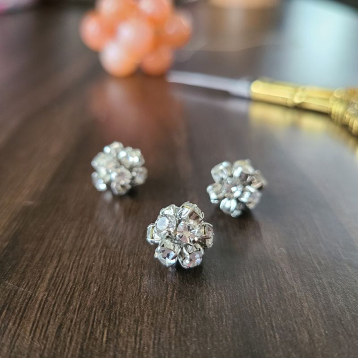 新品　最終お値下げガラス製2段トレー シルバーラインストーン 付き送料無料 楽天市場】シルバー ラインストーン 大容量 ケース付き 爪あり