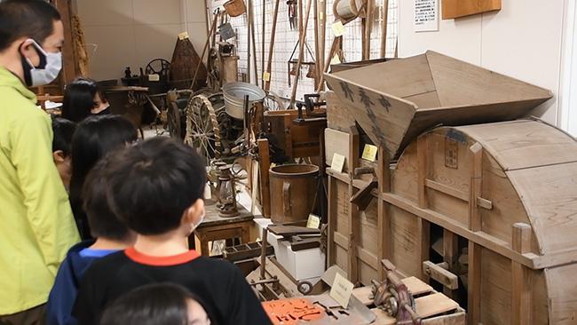 明治や昭和の札幌へタイムスリップ 地域の歴史伝える学校の郷土資料室