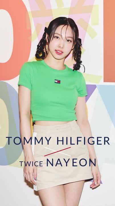 TWICE NAYEONがトミー ヒルフィガー表参道店でショッピング