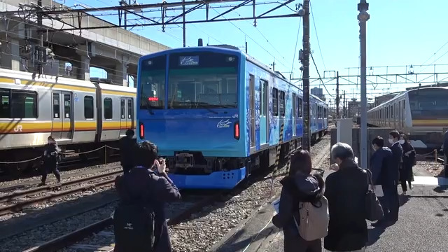 JR東、水素車両「ひばり」公開　30年の実用化目指す