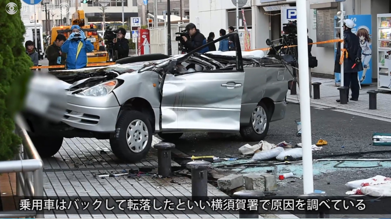 車転落 家族３人死亡 ２人重傷 神奈川の立体駐車場 毎日新聞