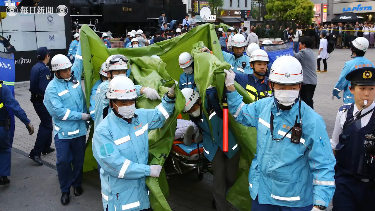 空撮：東京・新橋駅前 　女子高校生ら７人が体調不良