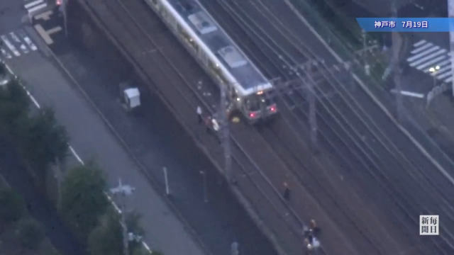 JR線に飛び込んだ死亡男性　弾みでホームの女性4人に衝突　神戸