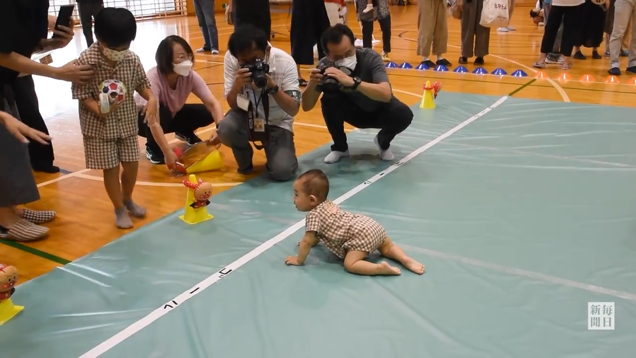 赤ちゃんがハイハイしないことを心配する必要がありますか?