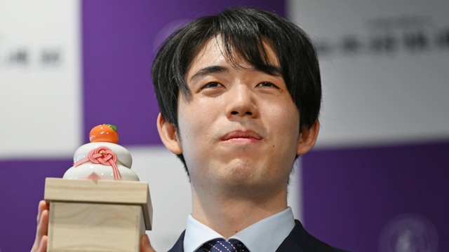 衝撃デビューから10年　年男の藤井聡太名人、８冠復帰への思い
