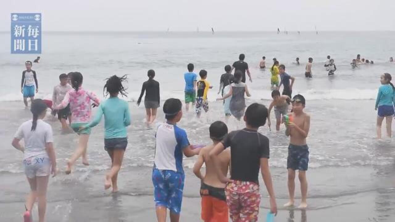 海開き 逗子海水浴場 関東のトップ切り 神奈川 毎日新聞