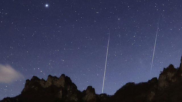ふたご座流星群ピーク 非常に明るい火球も