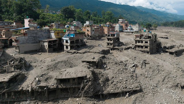 ネパール中部の大洪水、日本人５人と連絡取れず　ツアーに参加か