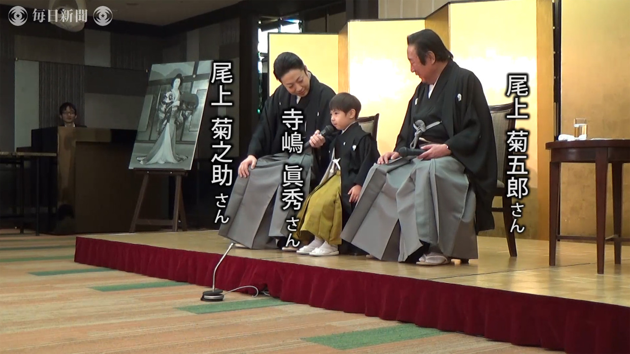 歌舞伎座 寺島しのぶさん長男 初お目見え 毎日新聞