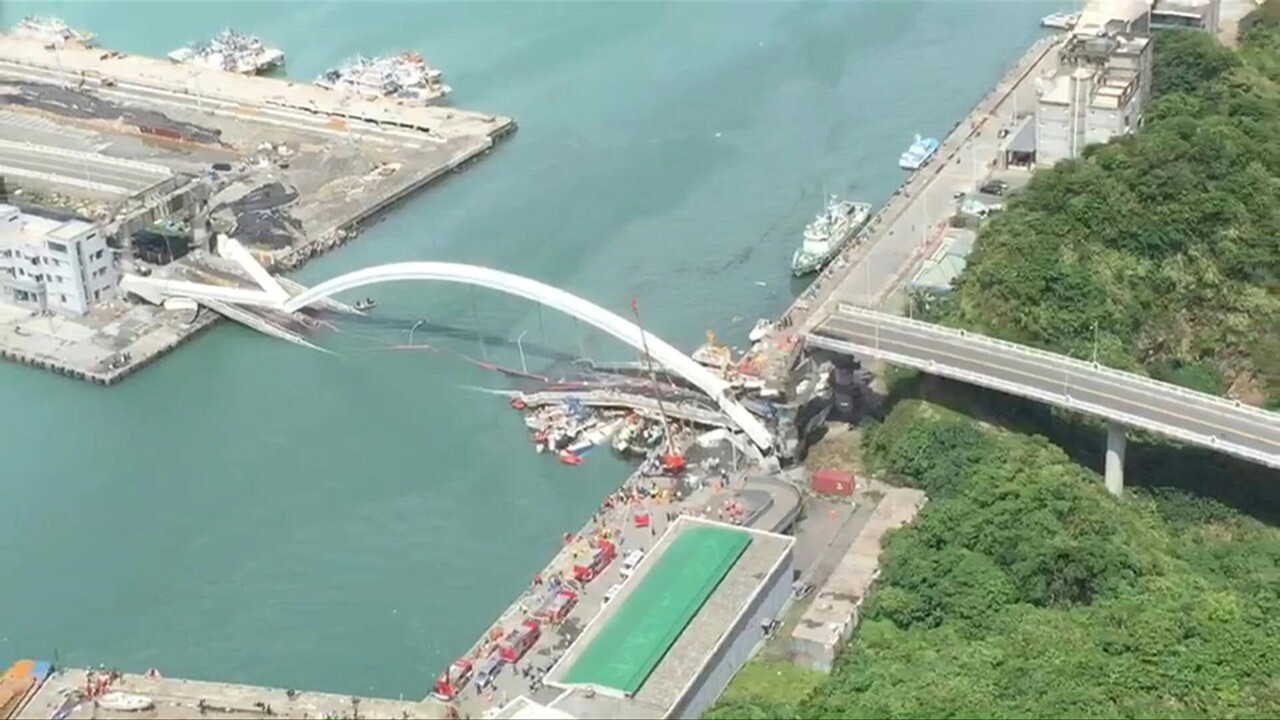 動画 台湾で橋崩落 12人負傷 6人が下敷きになった可能性 橋崩落の瞬間の映像 写真1枚 国際ニュース Afpbb News