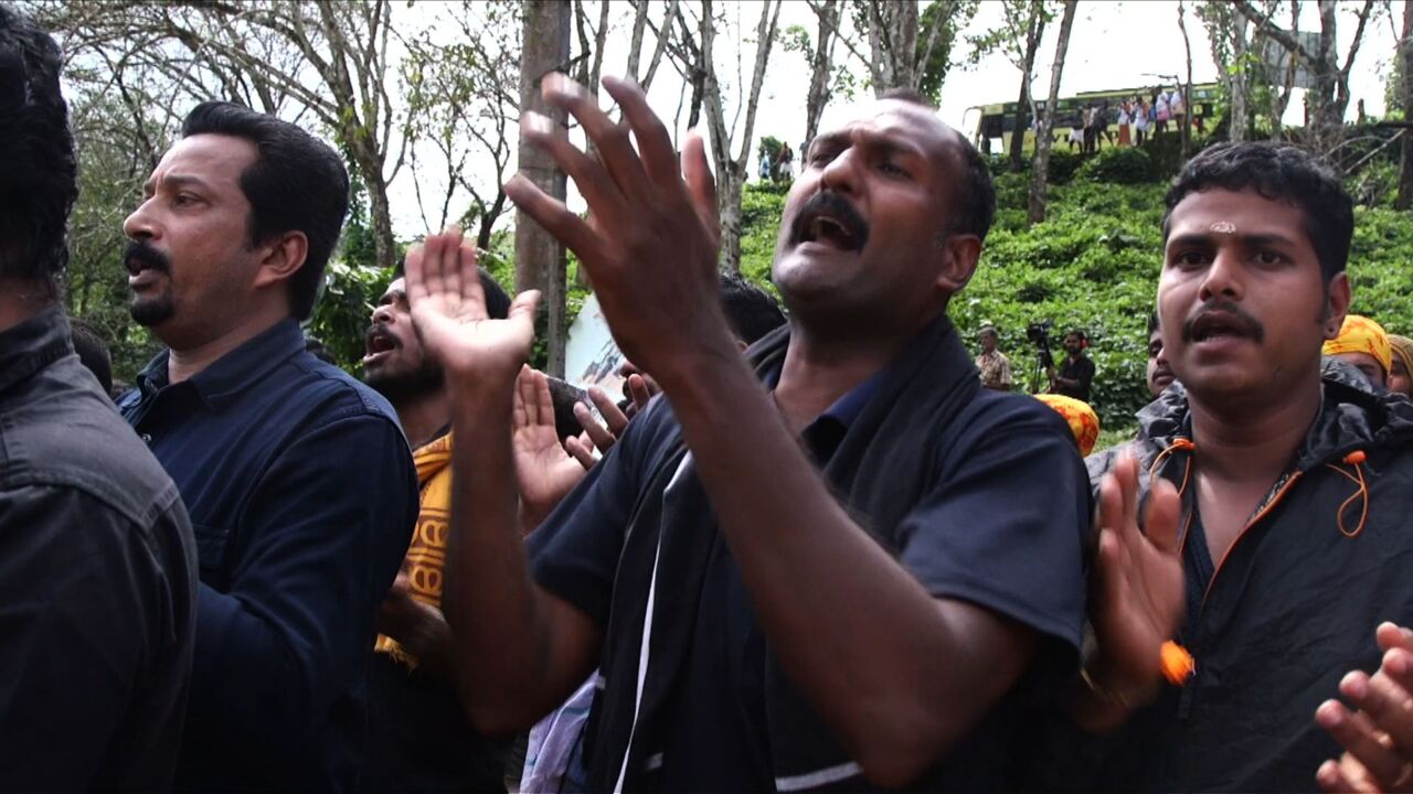 動画 インドのヒンズー教寺院 女性参拝阻止の集団が警察と衝突 写真1枚 国際ニュース Afpbb News