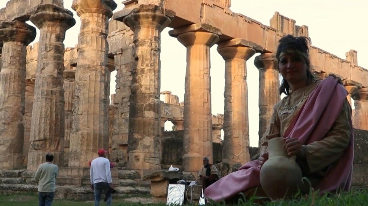 字幕 世界遺産の古代遺跡を襲うブルドーザーと略奪 リビア 写真1枚 国際ニュース Afpbb News