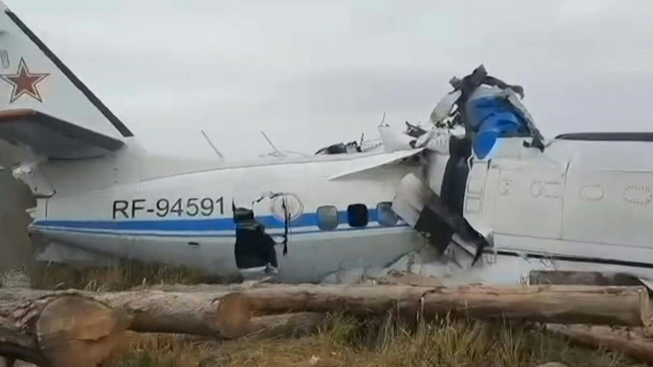 動画 ロシア中部で22人搭乗の航空機墜落 16人死亡 墜落現場の映像 写真1枚 国際ニュース Afpbb News