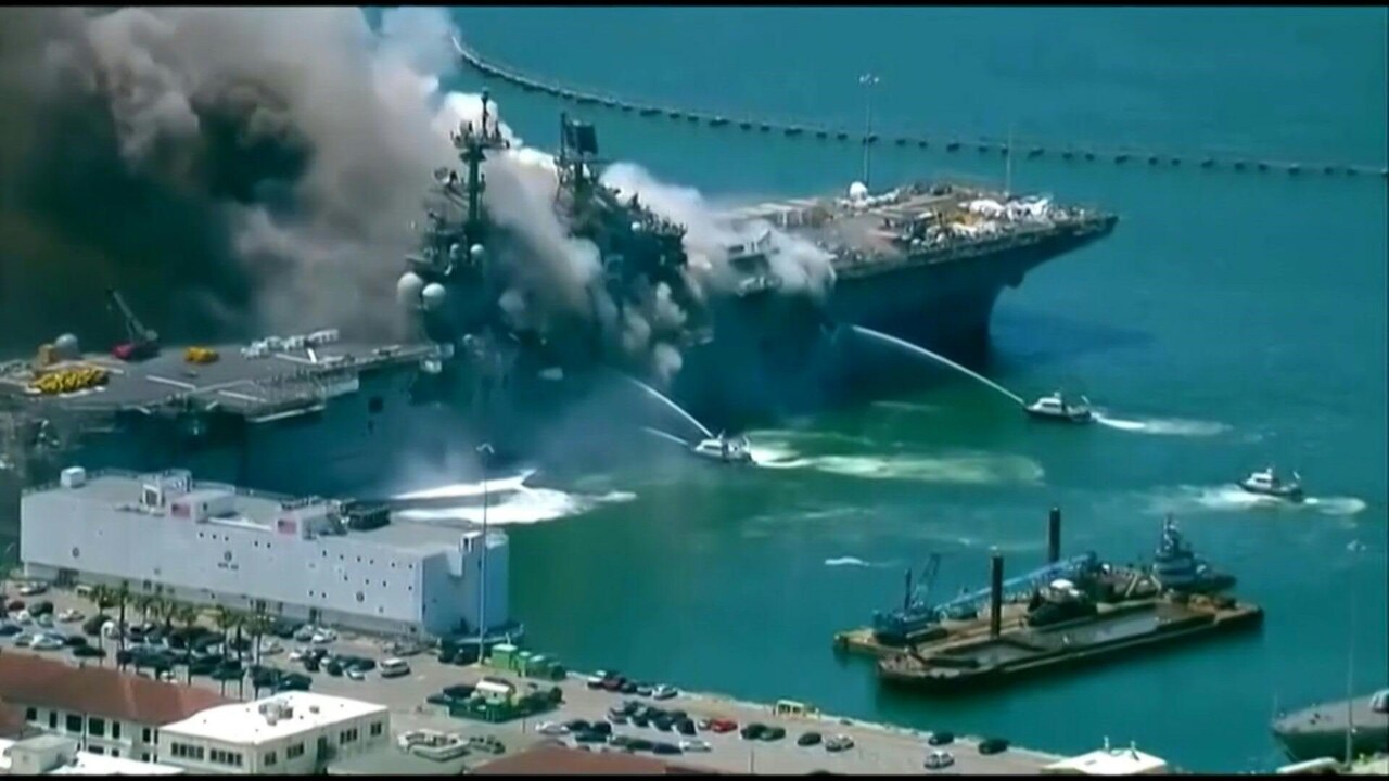 動画 米強襲揚陸艦で大規模火災 21人負傷 現地の空撮映像 写真1枚 国際ニュース Afpbb News